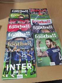 足球周刊2021(820-830共11本+2022.01本共12本合售)附一些赠品