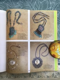 Beading with Cabochons: Simple Techniques for Beautiful Jewellery 精装