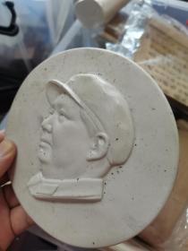 早期,A级高岭土白胎毛主席瓷像。13厘米。传神,栩栩如生。