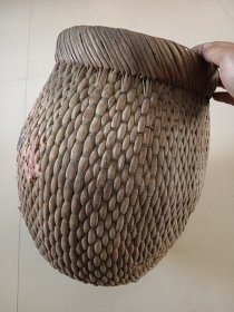 手工藤编老勾斗 米斗 身子一处残洞老补图六图九。高37，外直径24内口径18