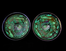 宋建窑供御款彩绘鱼藻纹外雕刻龙纹七彩夜光盏一对，高7.5×12.8厘米