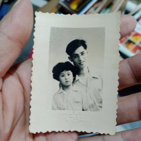 1960年国营东海宁波老照片，父女俩