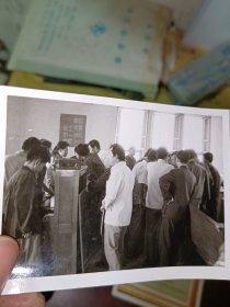 1981年汾阳交换机厂老照片一套七张100元放漏，汾雁牌电话交换机，老的大门