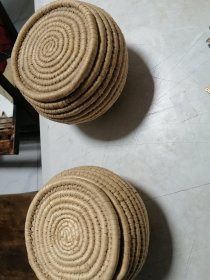 【减价】【收藏杂项】 蒲草草编盒子 “战圣牌”围棋一副 （白子181粒、黑子175粒） 不懂材质喜欢的站内咨询 草编盒子一只灰尘旧另一只较洁净