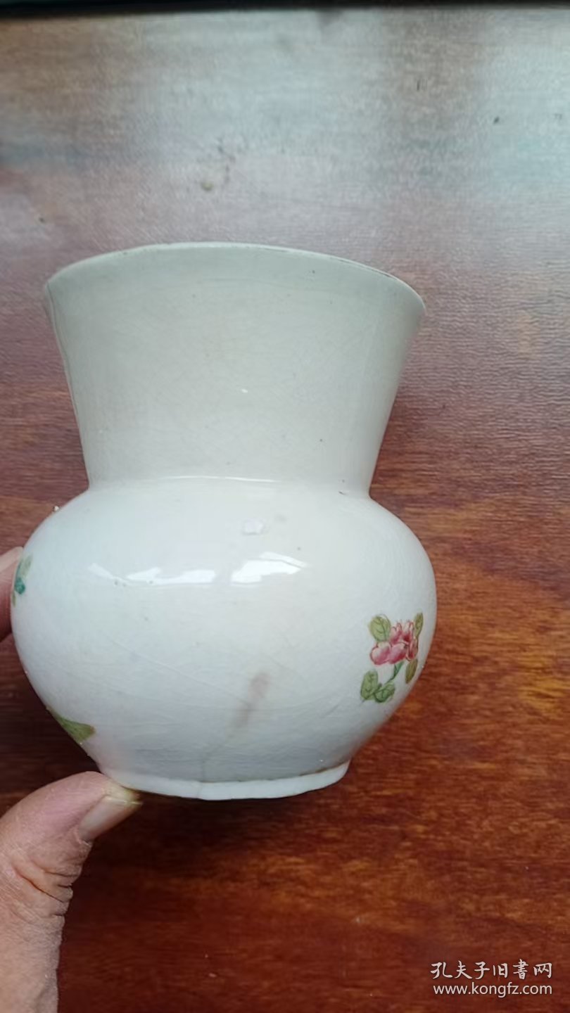 民国洪宪粉彩渣斗标本，品相尺寸如图自定吧。