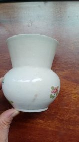 民国洪宪粉彩渣斗标本，品相尺寸如图自定吧。