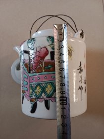 民国粉彩博古提梁壶