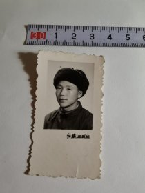 老照片-----《男子》！（红旗摄影社，布纹纸）