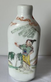 粉彩人物鼻烟壶