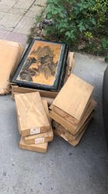 七八十年代，中国工艺美术的一批库存画，包手绘，大的28幅，小折屏9盒。一批卖，年久返潮有霉斑等现象
