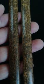 老梅鹿竹扇料一对，老料满花，尺寸：25.5x1.3cm。