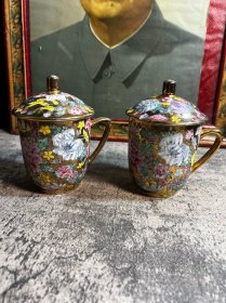 70年代，景德镇国营厂货，金彩彩花不落地金钟茶杯一对y