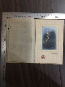 百年留影，日本明治时期（1868-1912年）对应清光绪时期，小竹义明赠友人照片，背面有签名赠言，带原册页压花衬板，尺寸品相如图，100包邮。