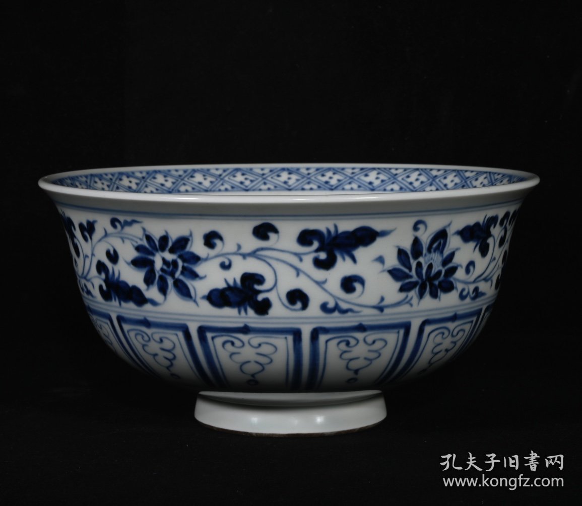 青花缠枝凤纹碗，高8.3×17.5厘米