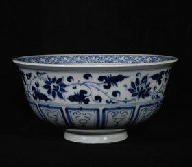 青花缠枝凤纹碗，高8.3×17.5厘米
