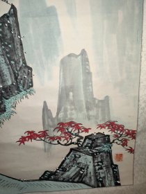 温鸿源先生(1933年——2017年)，陕西汉中人，著名画家。自幼师从画虎名家任逸曼先生学画，后入西南美专深造。所著及与人合著的《论画虎》《老虎画法》《虎谱》等，填补了画虎理论的空白，其著作被艺术院校作为辅导教材。其虎作先后参加国内外展出，被国家文物局等部门作为礼品赠送国际友人。不少作品被美、日、法、加拿大、澳大利亚、巴基斯坦等国家和地区以及个人所收藏，有“一代虎王”之美誉。