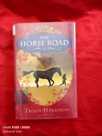 THE HORSE ROAD 【32开，硬精装】