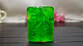 顶级龙石种帝王绿翡翠挂件，整料雕刻，水头超好，超级完美，38.8克