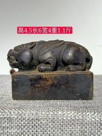 下乡收来纯铜手工雕刻兽印章一个，造型别致，保存完整，品相如图