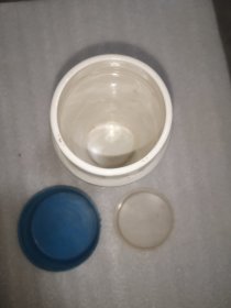 七十年代，绘有西厢记人物的瓷杯，未使用，很漂亮