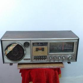 早期上海出美多牌半导体盒式磁带带录音收音两用机，无缺无损，品相看图自定。