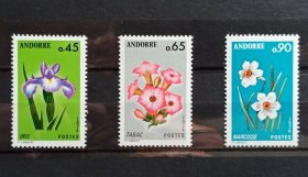 安道尔公国（邻法）1974发行的水仙等花卉邮票，一套三枚，原胶无贴，品相很好，目录价5欧元。