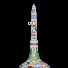 明成化斗彩红胎凤穿牡丹纹长颈瓶31/12.5厘米