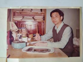 工艺美术大师：重庆轻工业局  韩选华
上世纪九十年代初 当选工艺美术大师的大师照片 附：信封 底片。
