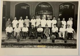 【老照片】帝国理工学院马世琦博士于1980年8月6日在科协作“传热与燃烧研究”讲座留影--- 备注：地点应为上海科学会堂，著名船舶动力专家沈岳瑞在列（前排右三）。