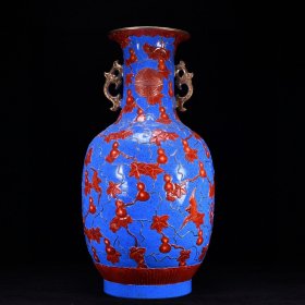 清乾隆蓝底浮雕百宝葫芦福寿双耳赏瓶