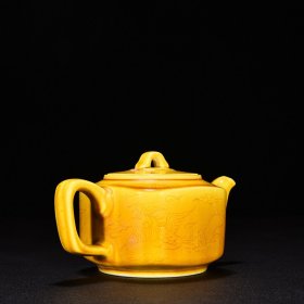 明弘治娇黄釉刻凤纹方壶 高8.5厘米 宽15厘米