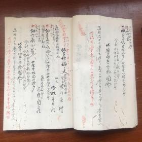 清未档案，1893年（日本明治二十六年）时期，由宫本乡区裁判所收集的证据、状子、证词等合集，厚厚的一本，片幅有限，没照完，多枚印章。具有丰富的历史、政治研究价值，毛笔书写，内容丰富，因为年代久远，有虫蛀，具体见图，包真包老，拍前看好，拍后不退。