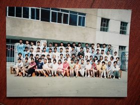 90年代末吉林市某中学毕业合影照片一张