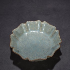 宋官窑菊瓣盘 5.8*24厘米 900