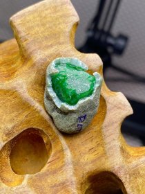 后江冰阳绿精品色料 色阳色绿 种色一流 冰感十足，戒面级别 喜欢戒面的来，翡翠原石