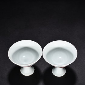 旧藏 明宣德釉里红三鱼高足杯 高9.2厘米 宽10.2厘米