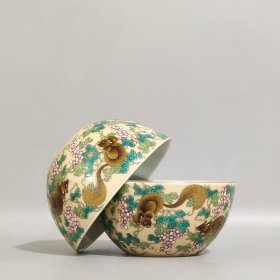 清代雍正米黄釉松鼠葡萄杯
