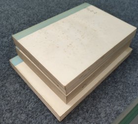 L10z3-01：已故当代著名作家 原中国作协主席—巴金 70年代钢笔签名本一组3册《家 春 秋》赠给章洁思(小名南南,现代著名作家靳以之女)；<家>1977年2版15印 巴金1977年12月签赠 大32开,<春>1979年2版2印 巴金1979年12月签赠 32开,<秋>1979年2版2印 巴金1979年12月签赠！ 精品少见！