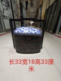 清代大漆，瓷盖精品小食盒。完整漂亮，做工精细，摆放收藏之精品