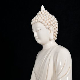 大明万历年德化何朝宗印红胎释迦牟尼如来佛造像 高30宽24厘米2