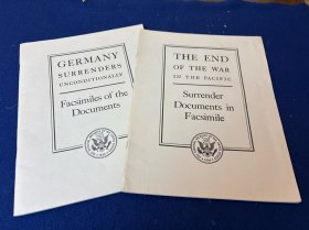 1945年美国档案局出版，二战日本投降书+ 二战德国投降书。投降仪式广播稿；重阳葵梅津等签署投降书；裕仁天皇投降诏书；日本在菲律宾，朝鲜半岛东南亚投降书；众多战胜国代表签名；卢森堡签署投降书，德国陆军空军投降命令；德国总统授权执行书；柏林签署投降书等，杜鲁门总统的公告