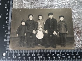 上海人家 五六十年代黑白老照片旧照片 可爱儿童大队长红领巾