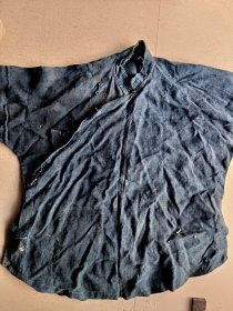 晚清民国 老麻衣服，带有3颗扣子，其中一个带花纹，高75厘米，袖展125厘米，胸围132厘米左右。