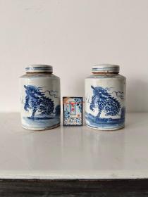 <民国时期>青花麒麟，凤凰图案陶瓷茶叶罐一对，款式漂亮，工艺清晰，保存完整包老，适合收藏或摆设。