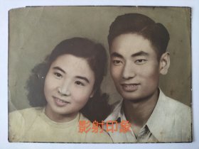 五十年代手工上色结婚照片（俊男加美女，男士酷似台湾著名歌星任贤齐）