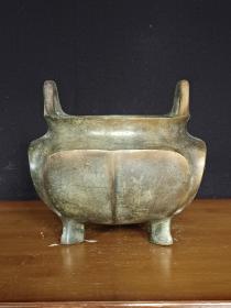 古董  古玩收藏  铜器   铜香炉  传世铜炉 回流铜香炉   纯铜香炉   长15厘米，宽15厘米，高14厘米，重量4.1斤