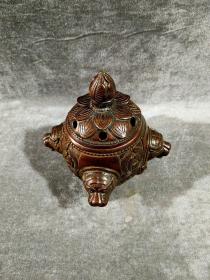 古玩铜器收藏    虎头炉   工艺精湛   包浆淳厚  型态完整 
材质:铜系列