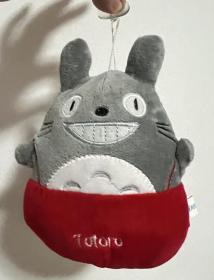 Totoro龙猫 穿红色背带裤 灰色 毛绒玩具玩偶婚庆结婚抓机娃娃小号公仔布娃娃儿童女生礼物
本品没有包装，提供简单包装。不议价不包邮，发货后不退换。不包官方小瑕疵。