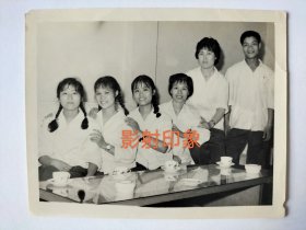 七十年代漂亮的广州东方宾馆服务员照片(2)