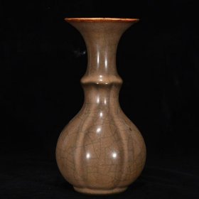 宋哥窑包口瓶，高19厘米，直径10厘米，